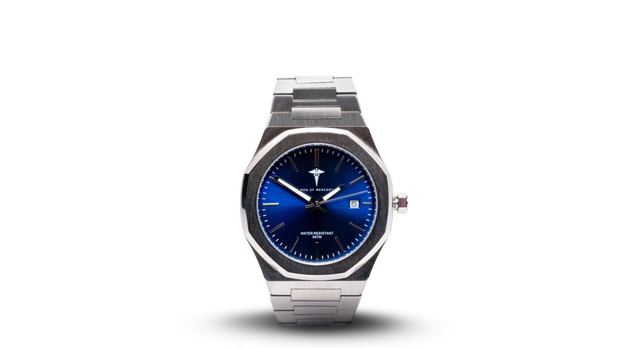 MEN OF MERCURY Momentum Blue automatisch horloge – blauwe sunburst wijzerplaat, 316L staal – studiofoto op wit